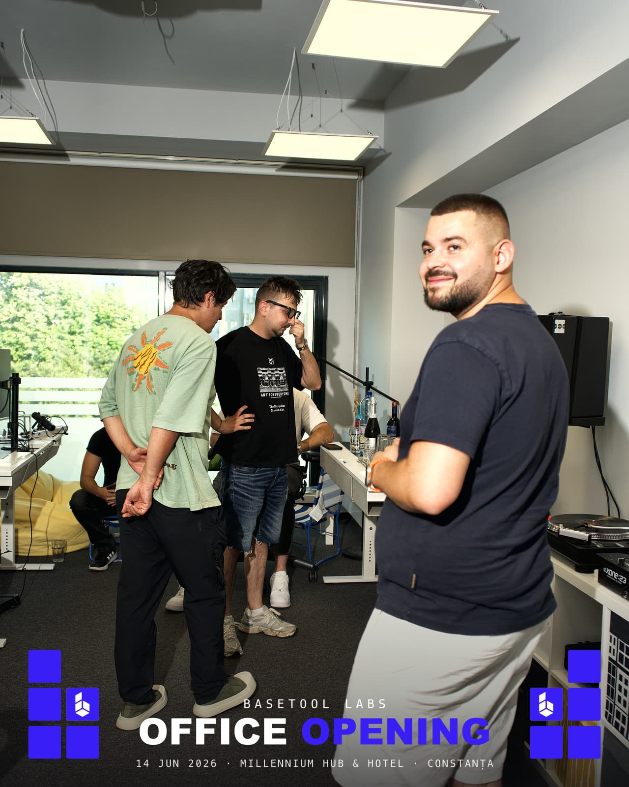 Echipa Basetool și invitații la deschiderea studioului din Constanța