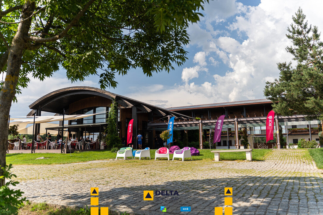 The Casa Vlăsia complex near Snagov: low buildings, a wide lawn and a pool, where the off-grid half of Delta Bootcamp took place.